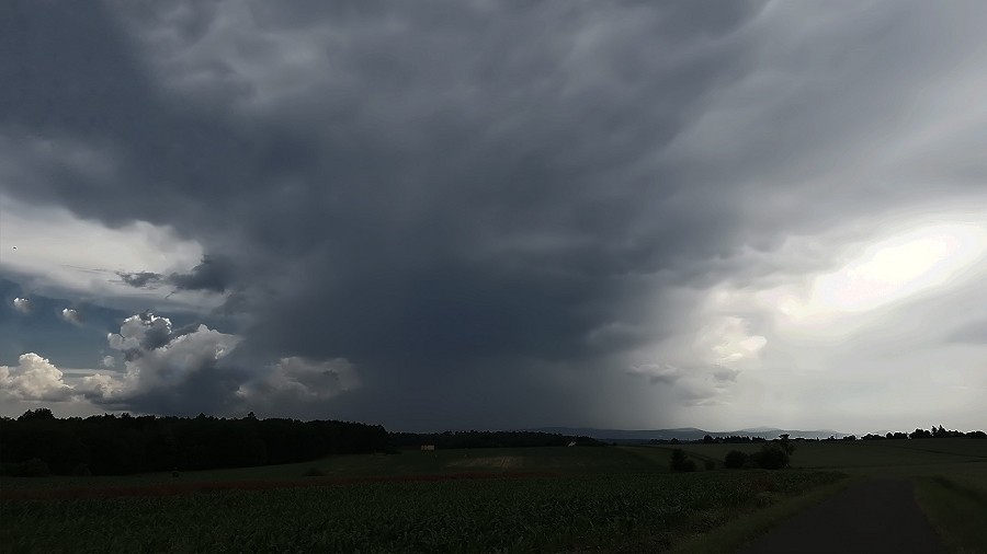 Chmura burzowa na Śląsku Cieszyńskim. Fot. Patryk Staroń / TwojaPogoda.pl