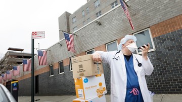 Pracownicy służby zdrowia z całych Stanów spieszą na ratunek Nowemu Jorkowi
