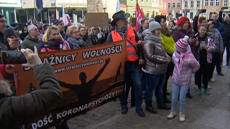 Marsz antyszczepionkowców w Poznaniu. Żądają cofnięcia obostrzeń i dymisji rządu