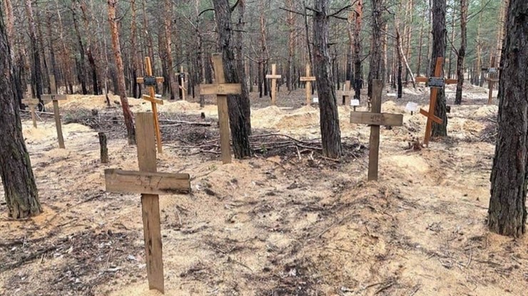 Wojna w Ukrainie. Setki grobów w Iziumie. "Rozpoczęły się niezbędne procedury"