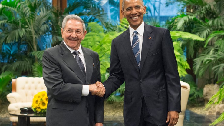 Historyczny uścisk dłoni: Barack Obama spotkał się z Raulem Castro