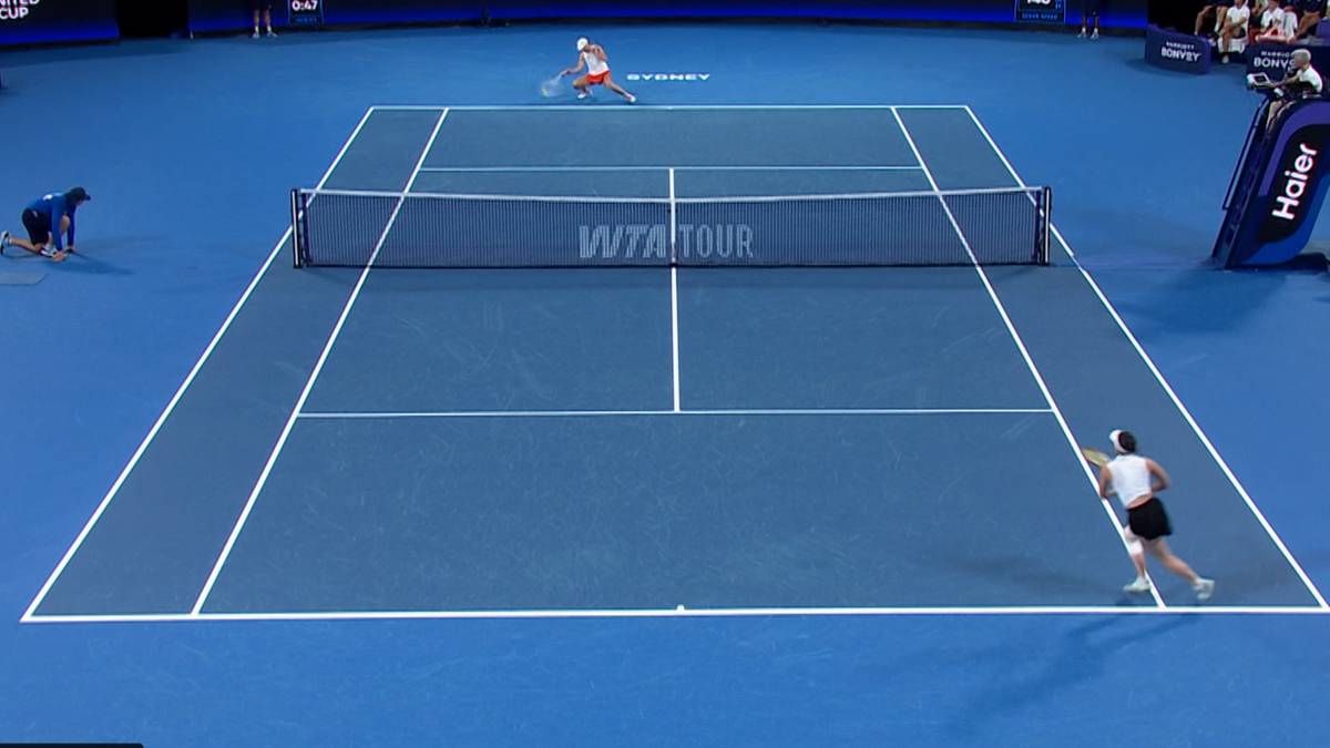 Widok kortu tenisowego podczas meczu Igi Świątek z Evą Lys na United Cup w Sydney.