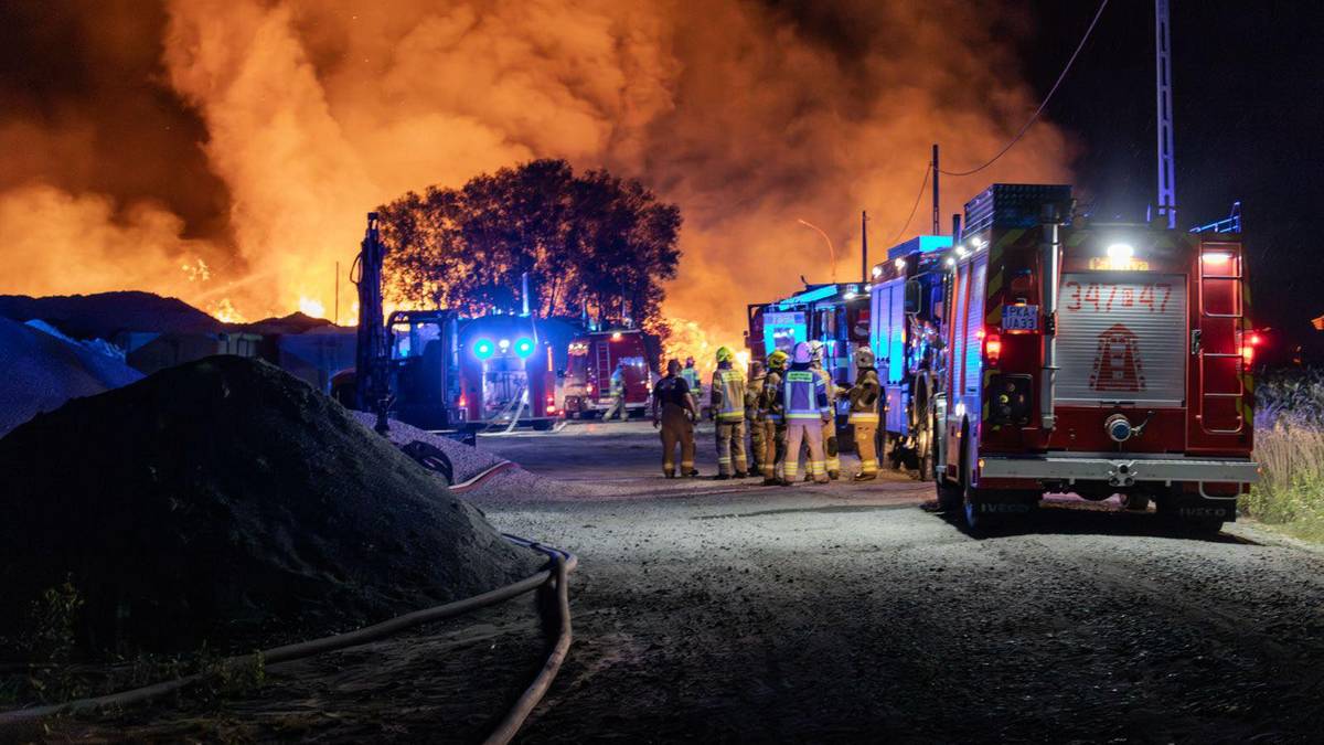 Kolejny pożar. Płonie zakład obróbki drewna pod Kaliszem