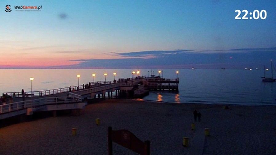 Widok na plażę w gdańskim Brzeźnie w dniu 15 czerwca 2017 roku o godzinie 22:00. Fot. WebCamera.pl