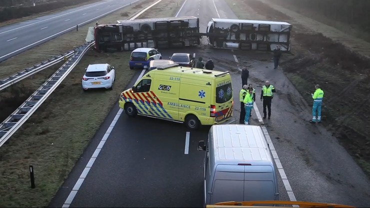 Ciężarówka z Polski zablokowała autostradę w Holandii. Kierowcę aresztowano. Nie był jedyny