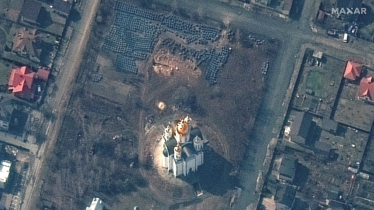 Zdjęcia masowego grobu w Buczy. "W ten sposób pogrzebano około 300 ofiar Rosjan"