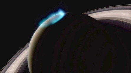 05.09.2018 05:00 ESA ukazuje zorze polarne na Saturnie w obiektywie teleskopu Hubble'a