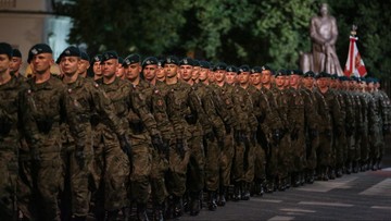 Nocna próba przed defiladą z okazji święta Wojska Polskiego w Warszawie