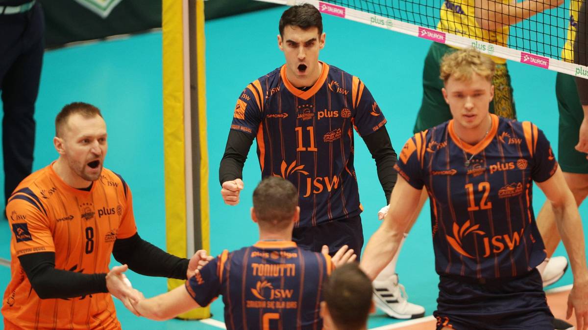 Siatkarze JSW Jastrzębski Węgiel świętują zdobycie punktu w meczu Pucharu CEV.