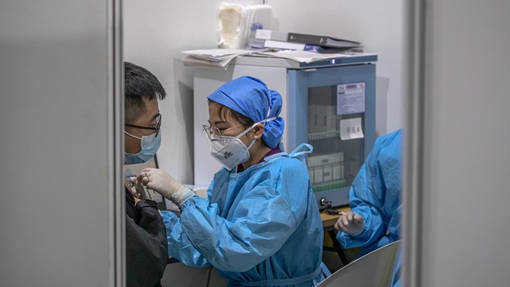 Chiny i WHO krytykowane za brak odpowiedniej reakcji na pandemię