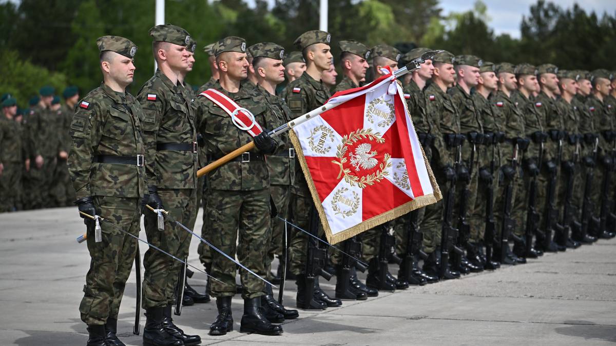 Sondaż. Polacy boją się zagrożenia. Wskazują na obce państwo