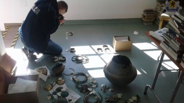Ponad 200 zabytków sprzed 2,8 tys. lat. Policja odzyskała skarb z Miastka