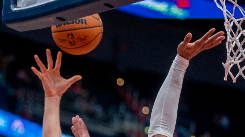NBA: Pierwsze trójki i 12 punktów Jeremy'ego Sochana, druga porażka Spurs