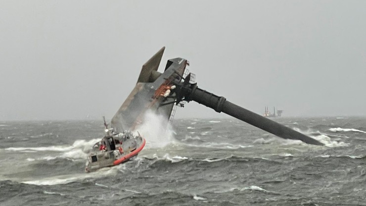 Statek wywrócił się u wybrzeży USA. Trwa akcja ratunkowa