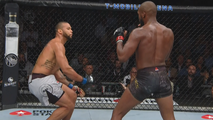 UFC: Santos przeszedł operację, a lekarze... są w szoku. "Tego się nie da wyjaśnić"