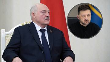 Alaksandr Łukaszenka siedzi na krześle, obok niego w okręgu widnieje podobizna Wołodymyra Zełenskiego.