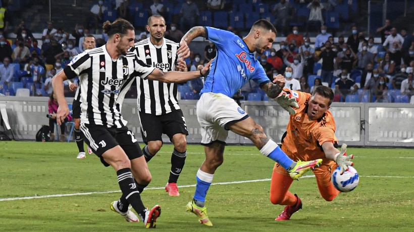 Serie A: Napoli ograło Juventus w hicie. Fatalny błąd Wojciecha Szczęsnego (WIDEO)