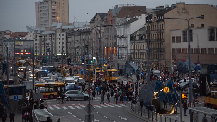 Protesty w Warszawie. Blokada skrzyżowania na Pradze