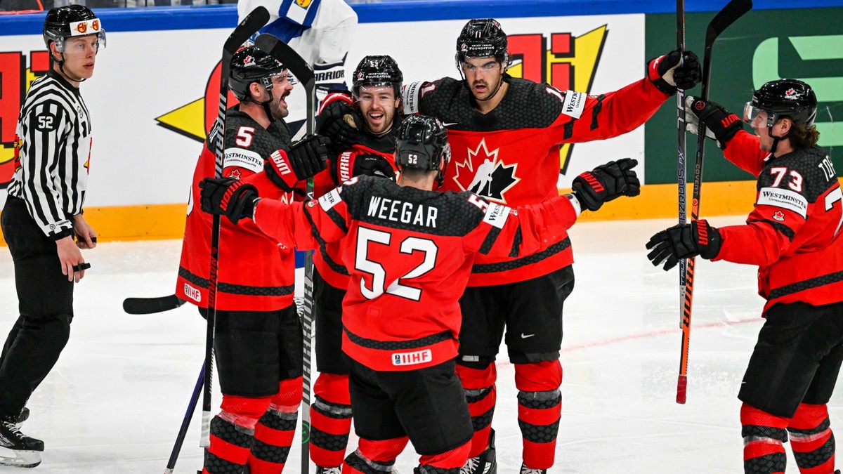 Kanada i Łotwa uzupełniły skład półfinalistów MŚ w hokeju