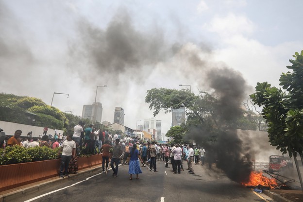 Sri Lanka. Rezygnacja premiera nie zakończyła protestów. Zginęło wiele osób, płoną domy
