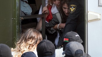 Milicja wyłapywała kobiety na demonstracjach w Mińsku