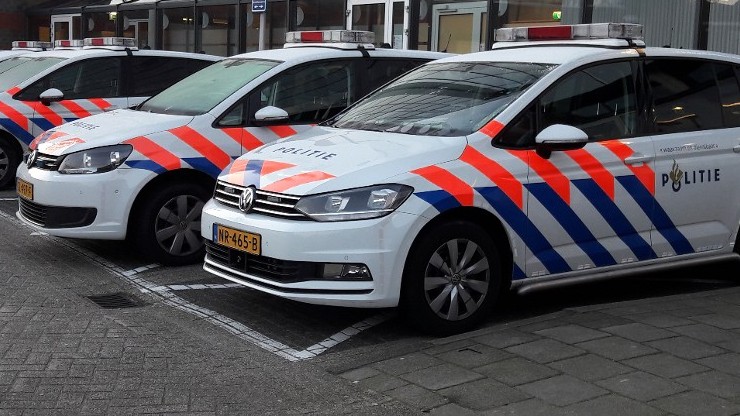 Polak staranował w Holandii radiowóz. Był zmęczony jazdą 11 godzin bez przerwy