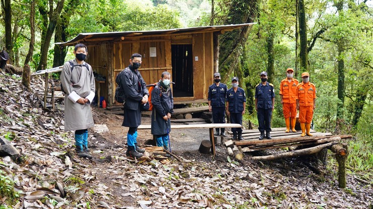Bhutan: Król wędruje po kraju. Ostrzega mieszkańców przed pandemią