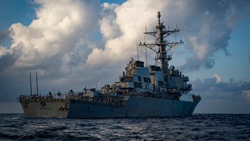 Niszczyciel USS Carney z Tomahawkami na pokładzie wpływa do Odessy