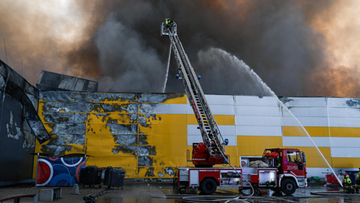 Ogromny pożar w Warszawie. Płonie centrum handlowe