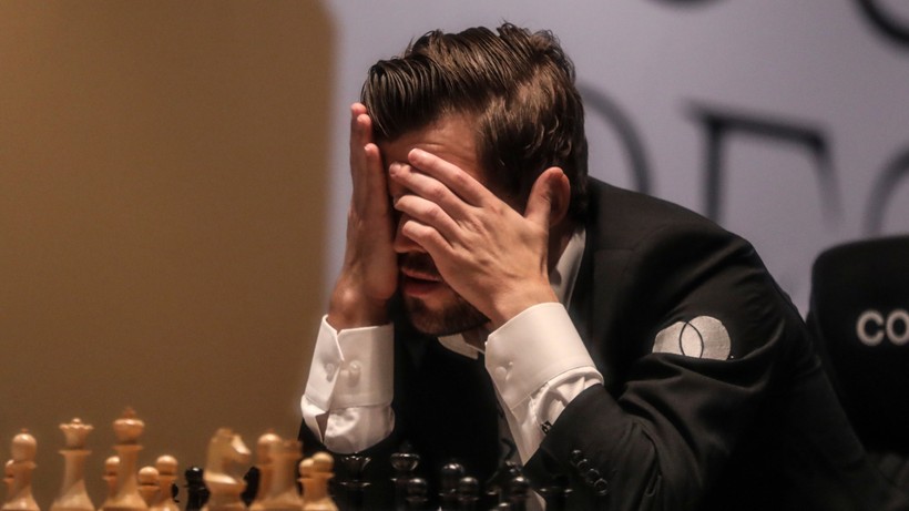 MŚ w szachach: Kolejna wygrana Magnusa Carlsena, Norweg o krok od obrony tytułu