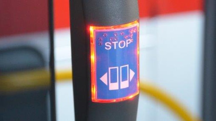 W miejskich autobusach wyłączą przyciski do otwierania drzwi. Powodem koronawirus