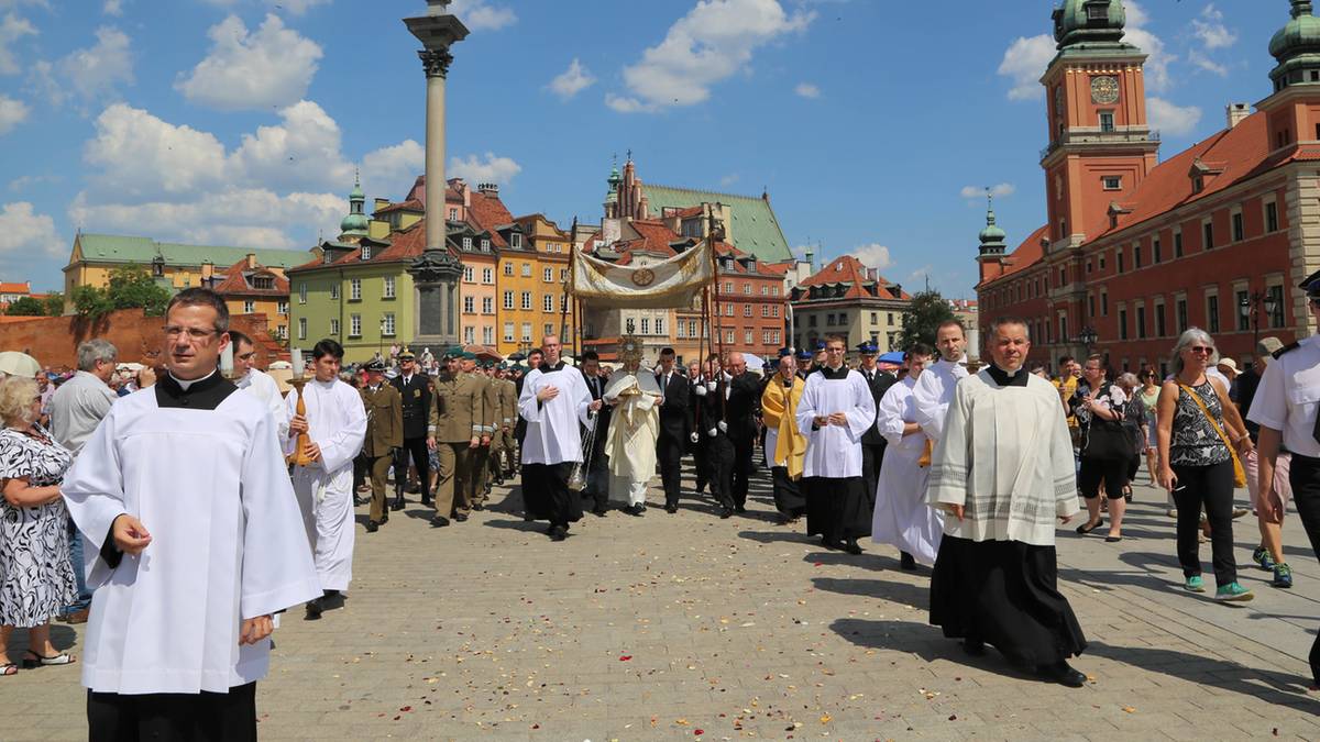 Sześć nowych dni wolnych od pracy. Petycja już na biurku Andrzeja Dudy