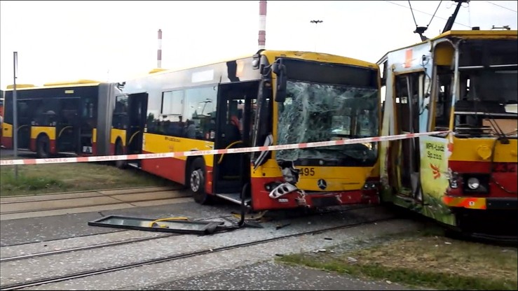 Zderzenie autobusu z tramwajem w Łodzi. Ponad 20 osób poszkodowanych