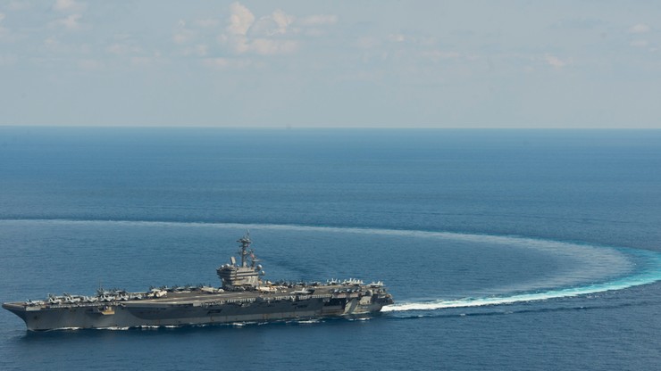 Reuters: incydent w cieśninie Ormuz, okręt USA musiał zmienić kurs