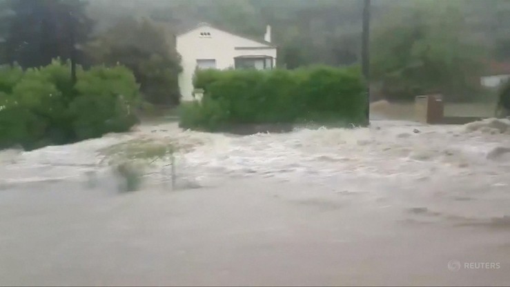 Francja: gwałtowne ulewy i powodzie u ujścia Rodanu. Ewakuowano 1600 osób