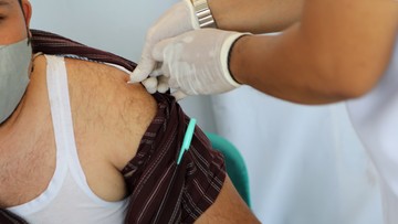 Chiny: przeciwciała po szczepionce Sinovac na COVID-19 znikają po 6 miesiącach