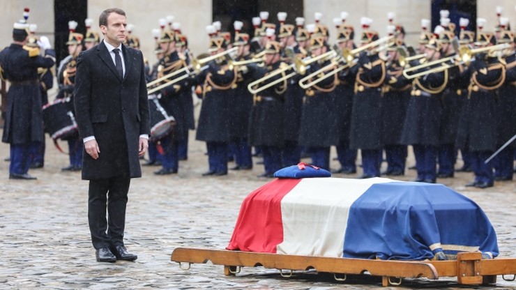 "Jego wielkość oszołomiła Francję". Uczczono pamięć policjanta, który zmarł w wyniku zamachu