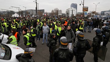 "Żółte kamizelki" protestują siódmy tydzień. Liczba demonstrujących maleje; są ranni i zatrzymani