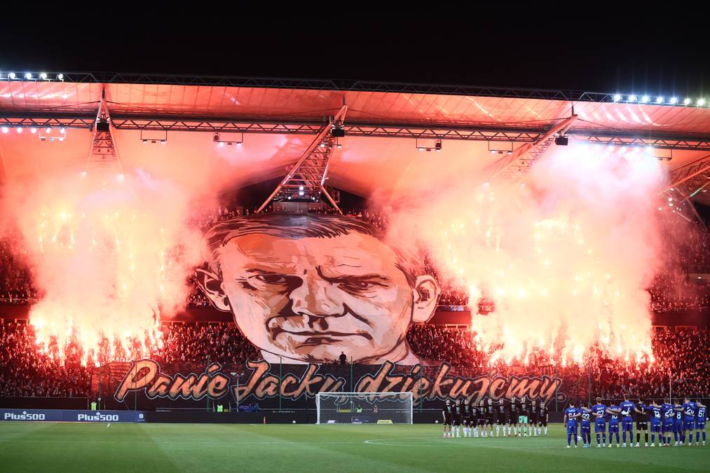 Hołd dla Jacka Magiery, kibice Legii Warszawa z transparentem