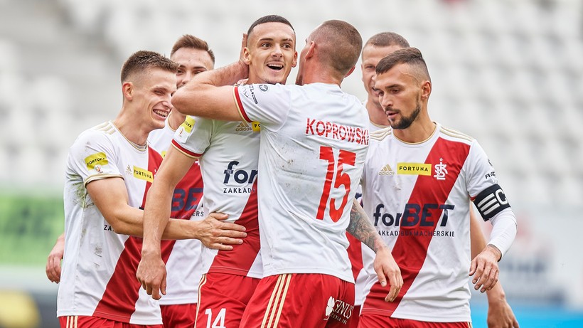 Fortuna 1 Liga: ŁKS wygrał na swoim boisku grając w "dziesiątkę"