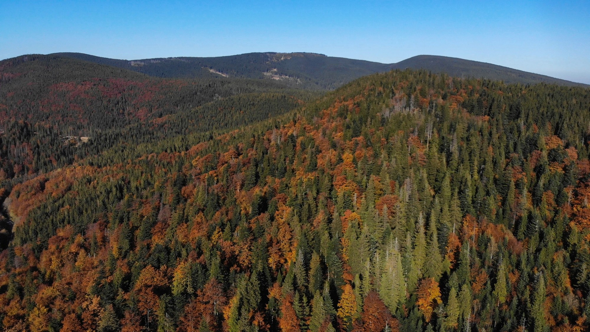 Jesień w górach z lotu ptaka - zdjęcie 23