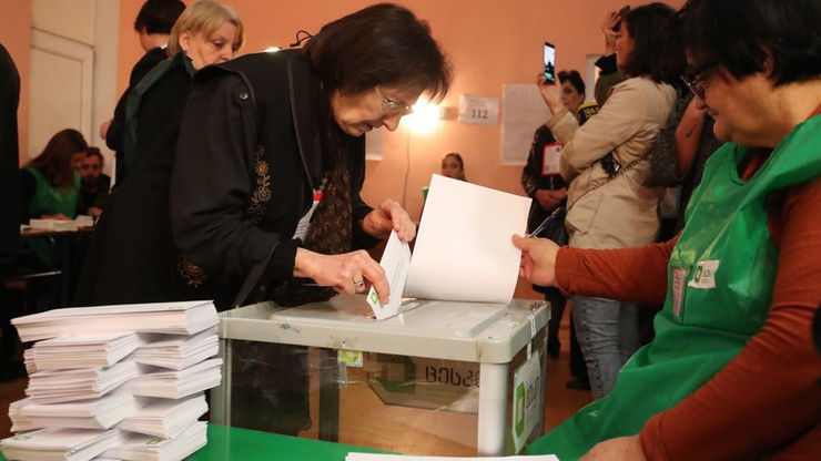 Ostatnie bezpośrednie wybory prezydenckie w Gruzji. Na listach 25 kandydatów