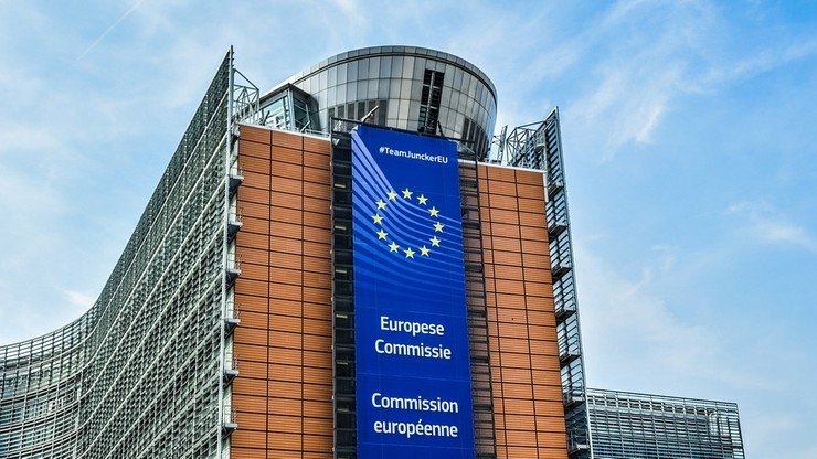 "Warunki ekonomiczne pozostają korzystne". Komisja Europejska przeanalizowała polską gospodarkę