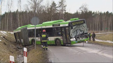 Białystok: osiem osób rannych w wypadku autobusu. Pojazd wpadł do rowu