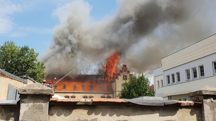 Pożar szkoły muzycznej i ośrodka pomocy w Krotoszynie. Ogień strawił cały dach budynku