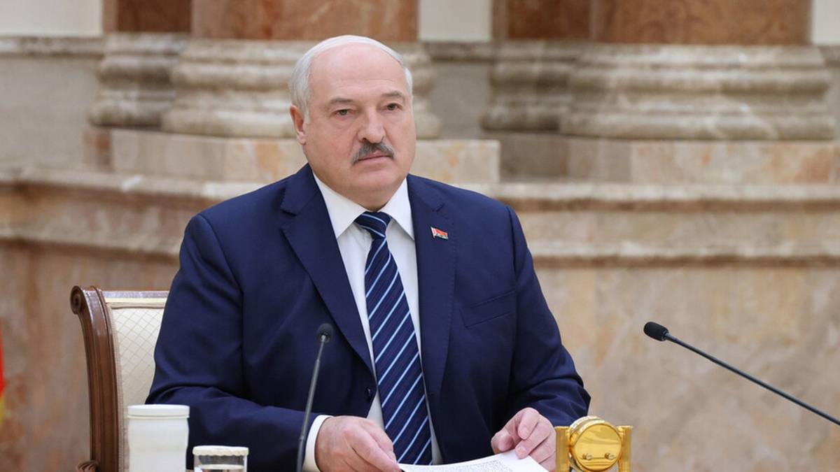 Aliaksandr Lukashenko refers to the Poles.  Sle “brotherly warning”