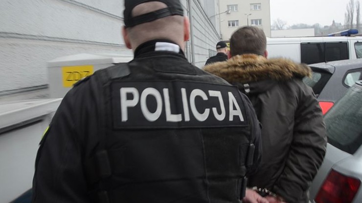 Pijany kierowca proponował policjantom 100 tys. zł łapówki. Pieniądze miał przy sobie