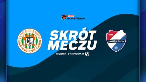 Logo Zagłębia Lubin po lewej stronie, napis "SKRÓT MECZU" pośrodku, logo Gwardii Opole po prawej stronie. Grafika zapowiada skrót meczu piłkarskiego.