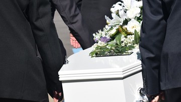 Kobieta "ożyła" w zakładzie pogrzebowym. Sprawę bada policja