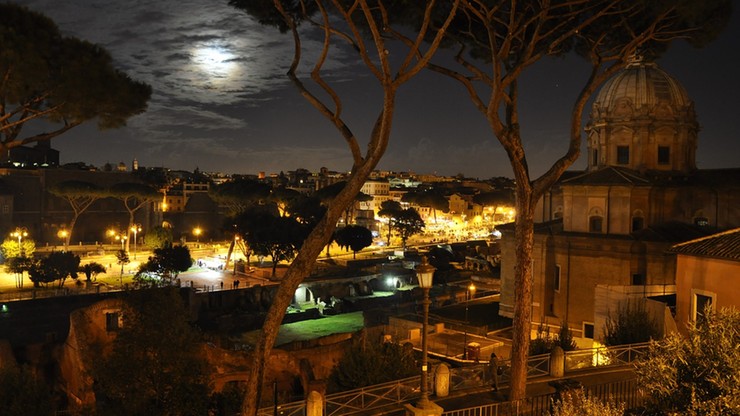 Wieczne Miasto pogrążone w ciemnościach. Rzymscy lekarze apelują do władz